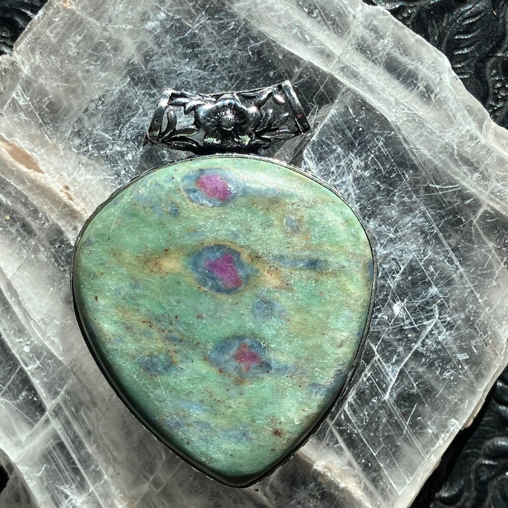 Natural Ruby Fuschite Zoisite Kyanite Stone Jewelry Crystal Pendant